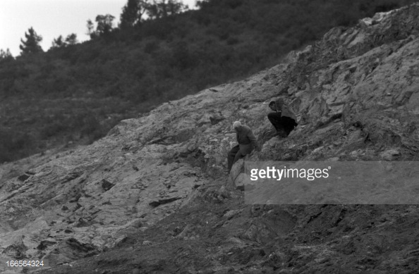 dam-disaster-of-frejus-malpasset-frjus-dcembre-1959-parmi-les-deux-picture-id166564324