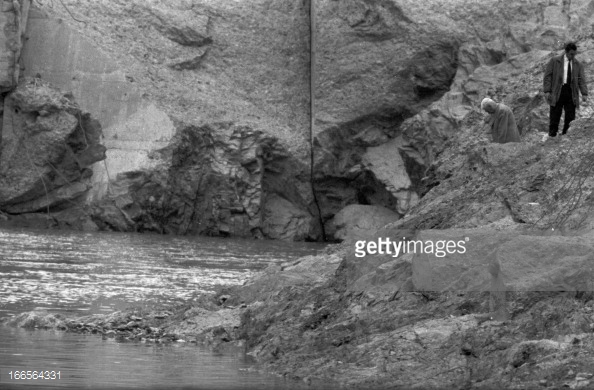 dam-disaster-of-frejus-malpasset-frjus-dcembre-1959-parmi-les-deux-picture-id166564331