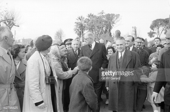 travel-of-charles-de-gaulle-in-frejus-17-dcembre-1959-15-jours-aprs-picture-id162756625