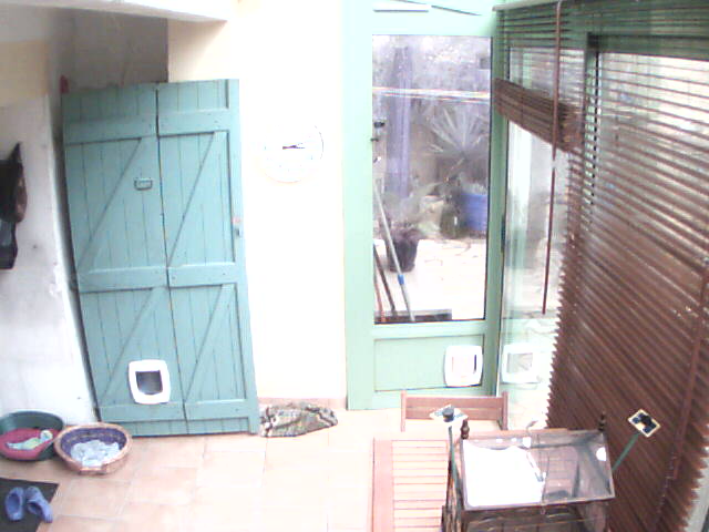 ./salon/espinette/webcam/0022BA686FF2(foscam_bouge)_0_20111106150831_502.jpg