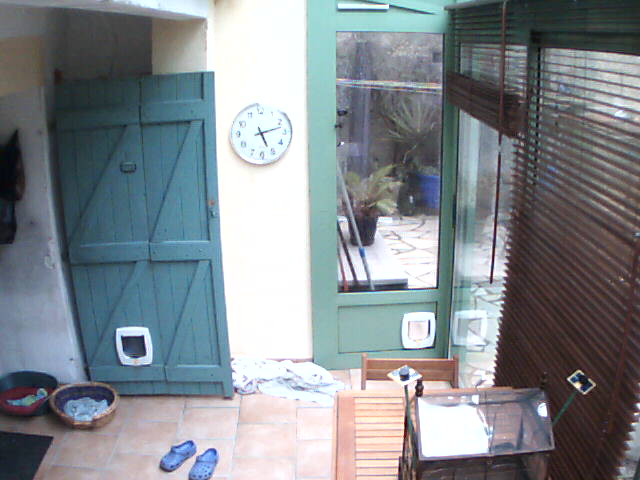 ./salon/espinette/webcam/0022BA686FF2(foscam_bouge)_0_20111106170830_504.jpg