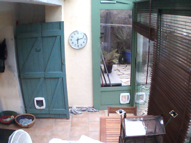 ./salon/espinette/webcam/0022BA686FF2(foscam_bouge)_0_20111106180830_505.jpg
