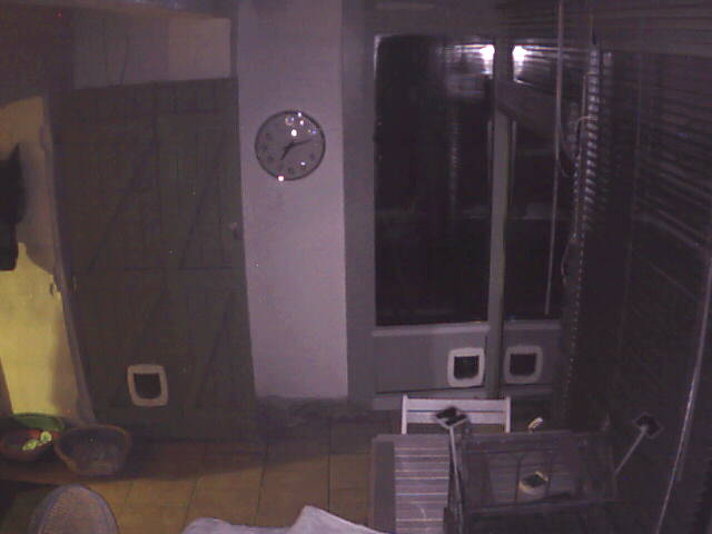./salon/espinette/webcam/0022BA686FF2(foscam_bouge)_0_20111106190830_506.jpg