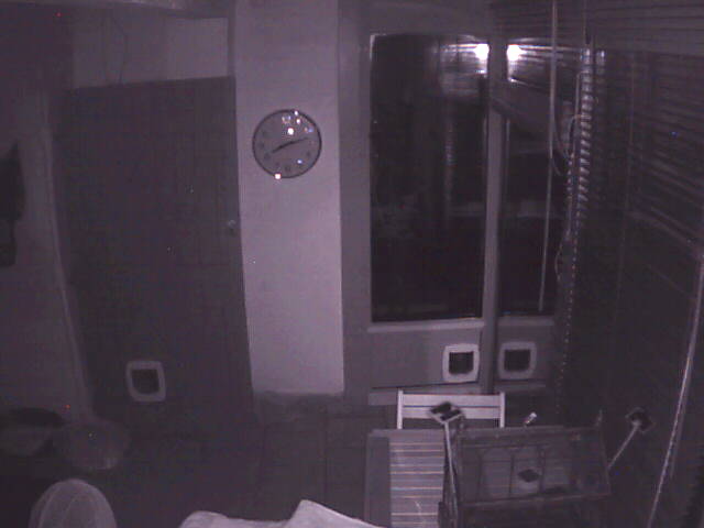 ./salon/espinette/webcam/0022BA686FF2(foscam_bouge)_0_20111106200829_507.jpg